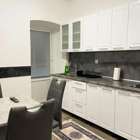 Kraljica 2 Apartment *