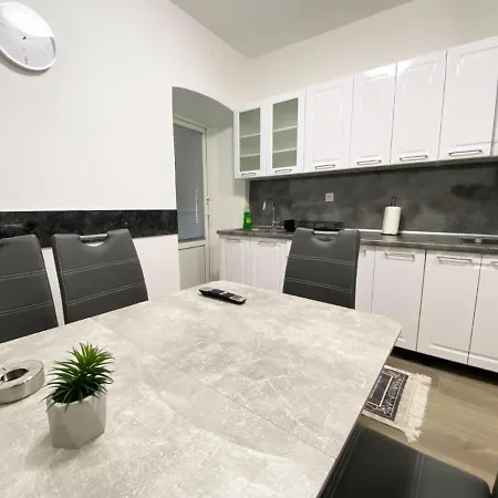 Kraljica 2 * Kupres (Canton 10)